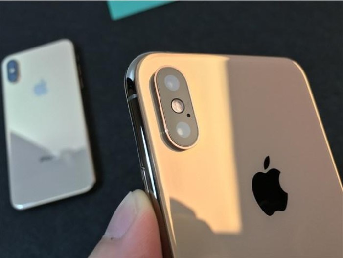 iPhone XR打电话黑屏不亮，无法唤醒挂断如何解决？