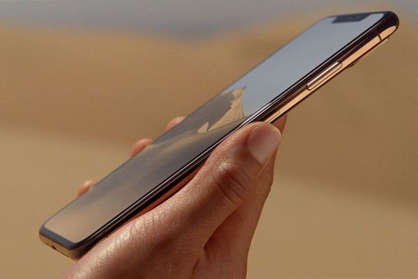 iPhone XR摄像头模糊重影怎么回事_iPhone XR相机黑屏解决方法