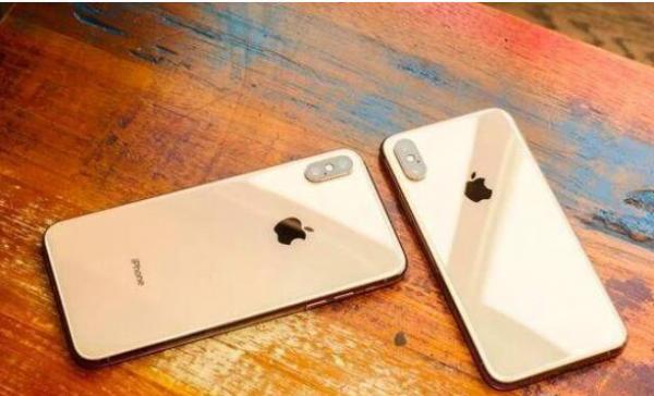 iPhone8手机屏幕变成白苹果状态，无法开机怎么解决？