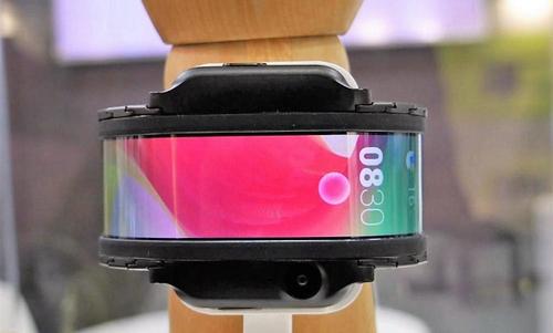 苹果iWatch采用<a href=https://www.sopingguo.com/jishu/flexible/ target=_blank class=infotextkey>柔性屏</a>具有3D效果 今年面世