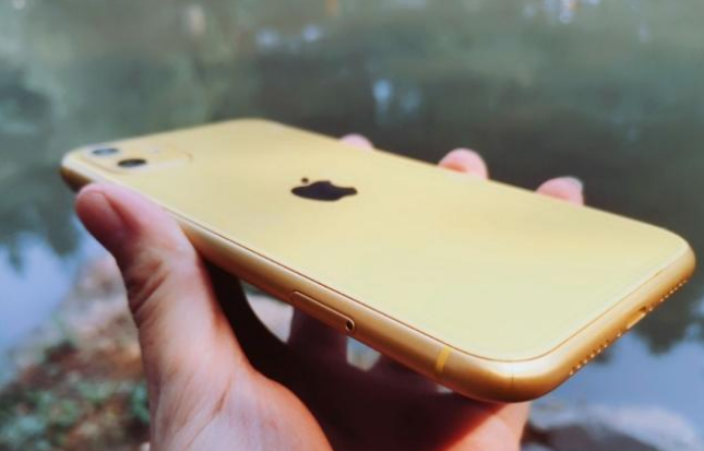 iPhone11再次翻车，烫手问题尚未解决，新麻烦又接踵而至