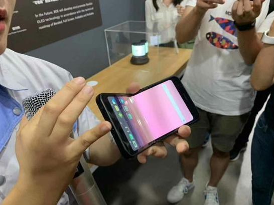 超薄折叠手机来临,柔性屏幕已实现量产