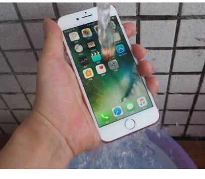 苹果6PLUS手机屏幕边缘出现灰色和白色的竖条是什么